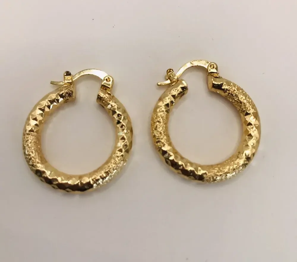 Women's Color 14k Gold Plated 1in small hoop Earrings Diamond Cut Oro laminado